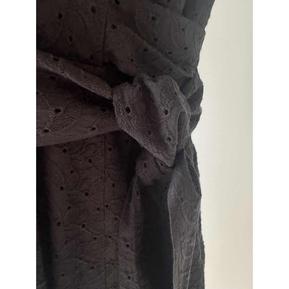 Black Eyelet Pattern Faux Wrap Dress Cap Sleeve Ann Taylor Size 6 - Picture 2 of 11